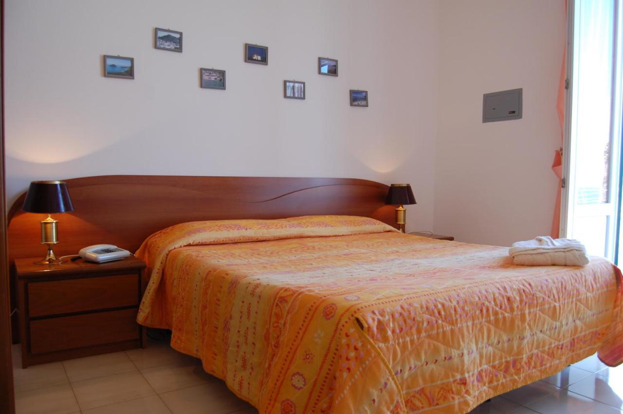 Hotel Terme Rosaleo Casamicciola Terme Habitación foto